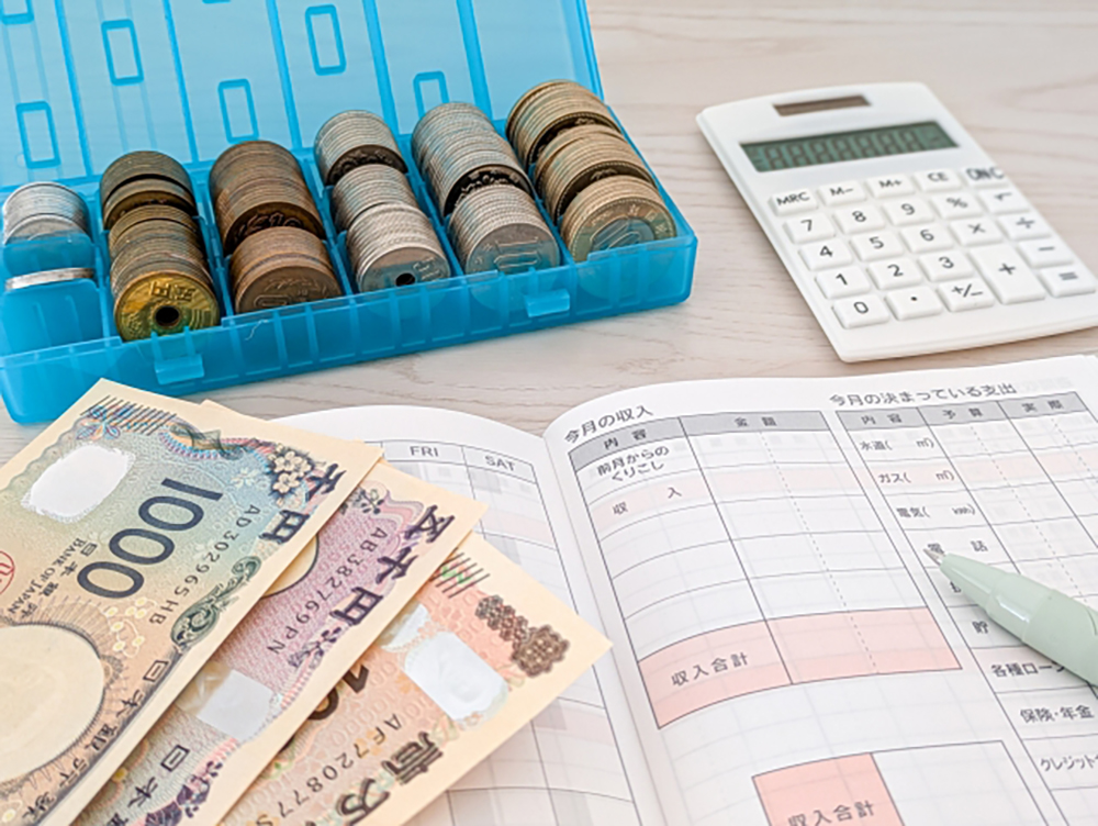 単身高齢者の平均収支(2023年・総務省)