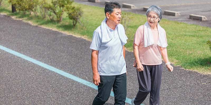 ウォーキングがもたらす心身への健康効果|生活習慣病・認知症・筋力低下にどう効く?