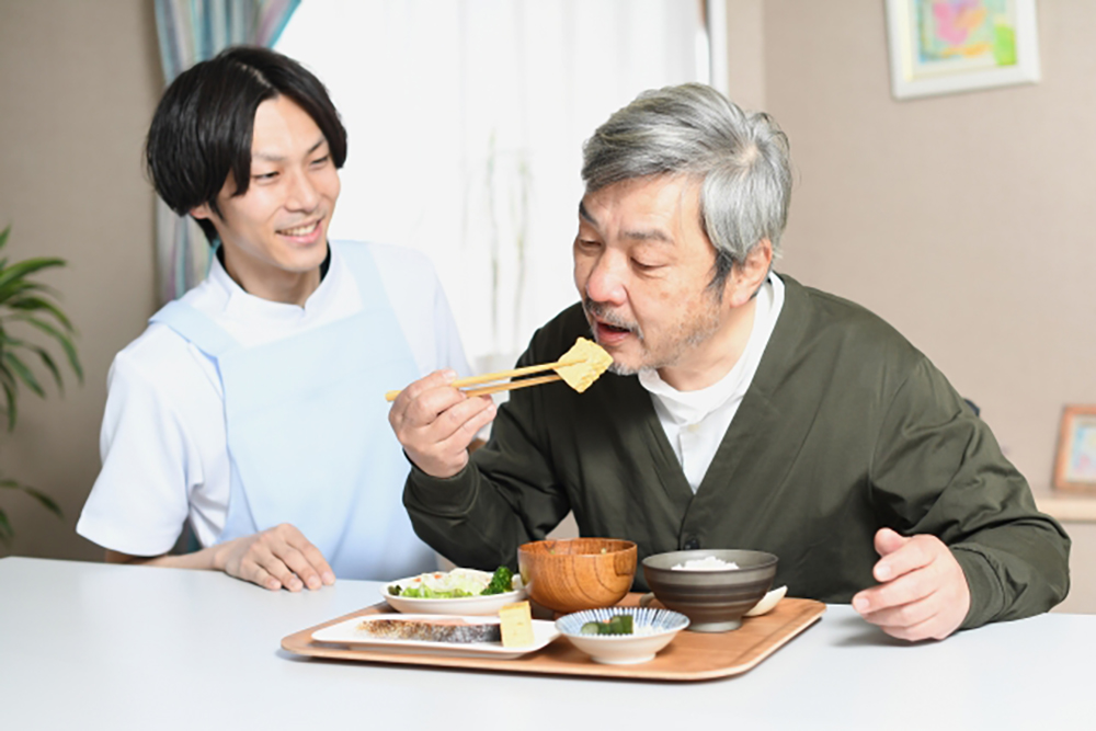 「噛む力」が健康を支える|オーラルフレイルと口腔ケアの重要性