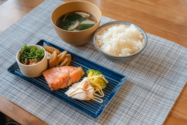 食生活で差が出る筋力維持｜高齢者に必要な栄養素と摂り方