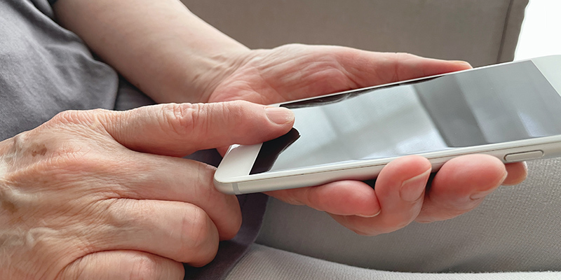 生活費を補うための収入源と働き方