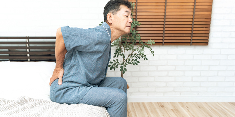 繰り返す転倒が招くリスク|骨折・寝たきり・生活不活発病