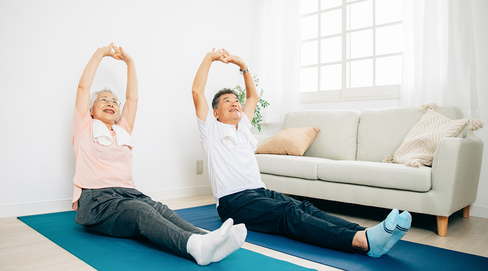 自宅で取り組む腰痛改善メソッド｜ストレッチ・筋トレ・ツボ押しなどのセルフケア術