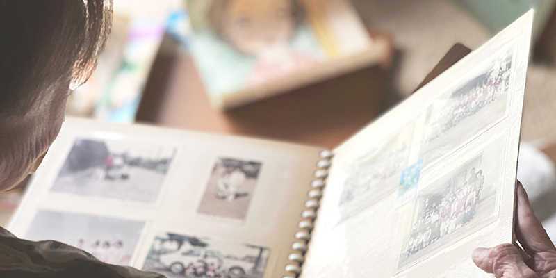 個人とグループで異なる回想法|方法・進行例・サポートの違い