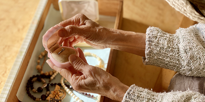 脳と心に働きかける回想法の効果|情緒・記憶・対人関係の変化