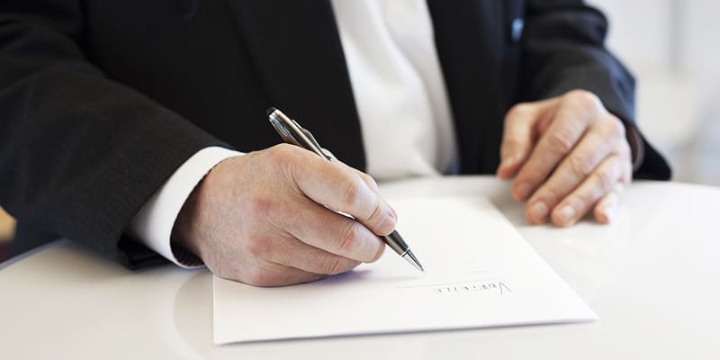 保証人・引受人・連帯保証人の違いと役割の詳細